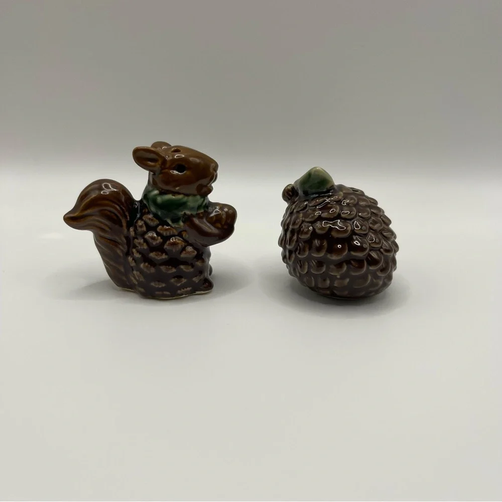 Vintage Squirrel & Acorn Salt and Pepper Shakers Woodland Rustic Kitchen Decor